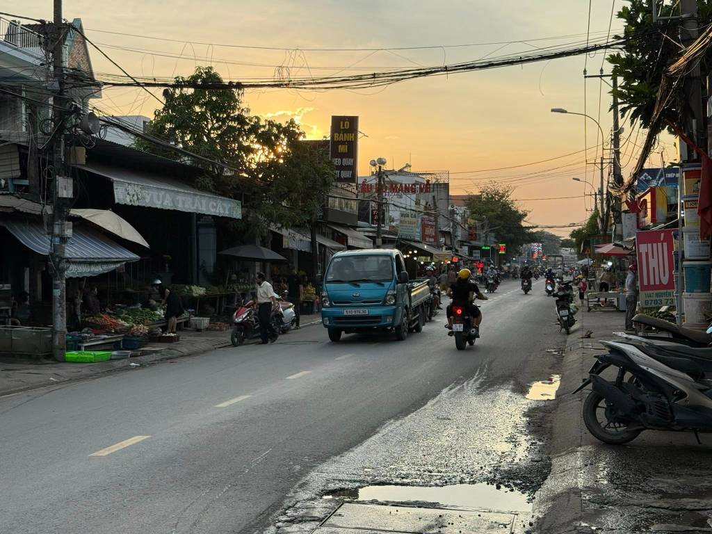 BÁN NỀN ĐẤT MT ĐƯỜNG NGUYỄN DUY TRINH, 267M2, NGAY CỔNG ĐÔNG TĂNG LONG